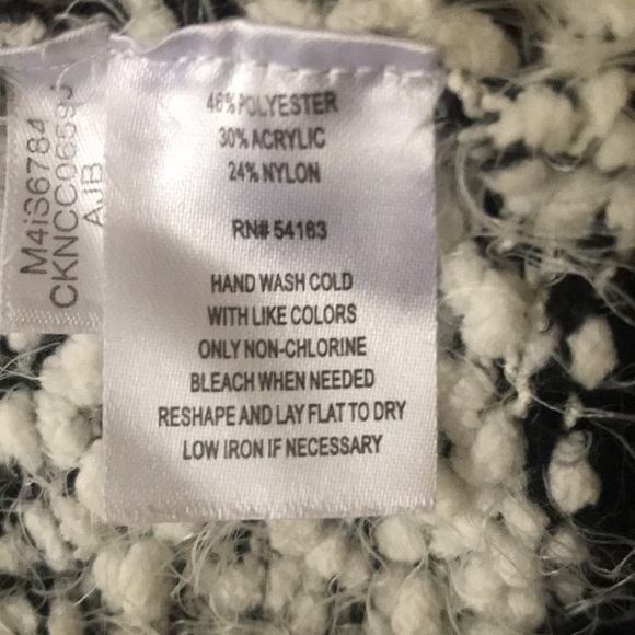 Calvin Klein sweater - Picture 4 of 4